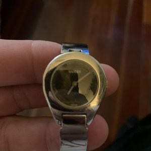 Gucci 6700L sapphire crystal stainless steel watch